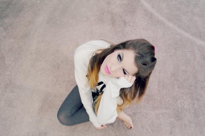 Pink bow, pink lipstick