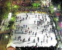 Navidades blancas en las pistas de hielo de Sevilla