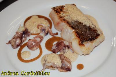 MERLUZA CON CHIPIRONES ENCEBOLLADOS MERLUZA CON CHIPIRONES ENCEBOLLADOS