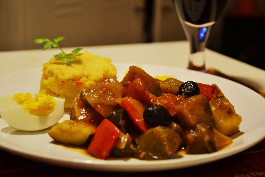 Ratatouille con puré casero de papas y zapallo