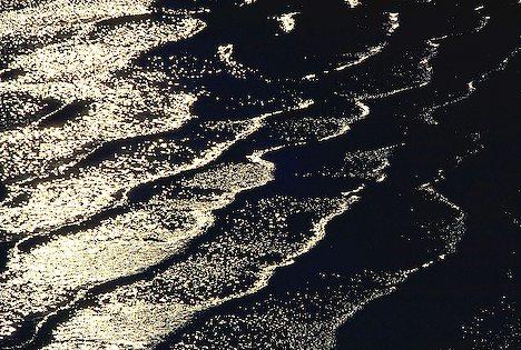 Saltando las olas Night Waves