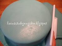 Paso a paso: idea para decorar una tarta fondant