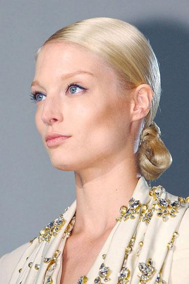 http://www.harpersbazaar.com/cm/harpersbazaar/images/Ep/hbz-hair-trend-ss13-knot-altuzarra-lgn.jpg