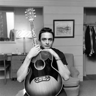 A satisfied mind por Johnny Cash y Jeff Buckley.