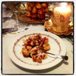 CROQUEMBOUCHE “UN POSTRE PARA OCASIONES ESPECIALES” (Francia siglo XVII) Foto 31-12-12 22 47 30