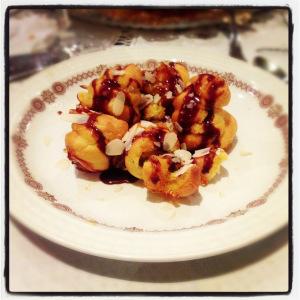 CROQUEMBOUCHE “UN POSTRE PARA OCASIONES ESPECIALES” (Francia siglo XVII) Foto 31-12-12 22 45 39