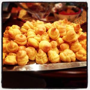 CROQUEMBOUCHE “UN POSTRE PARA OCASIONES ESPECIALES” (Francia siglo XVII) Foto 31-12-12 15 19 44