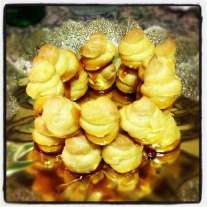 CROQUEMBOUCHE “UN POSTRE PARA OCASIONES ESPECIALES” (Francia siglo XVII) Foto 31-12-12 16 35 25