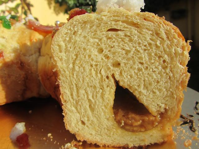 Roscón de Reyes de pan de leche relleno Roscón de Reyes de pan de leche relleno