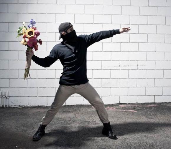 Nick Stern, dando vida a Banksy. Imagen