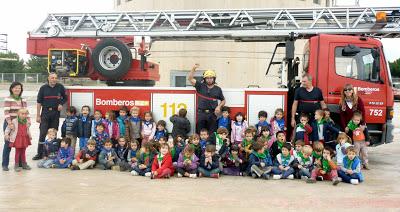 LEONES Y GORILAS HAN VISITADO EL PARQUE DE BOMBEROS DE SAN VICENTE