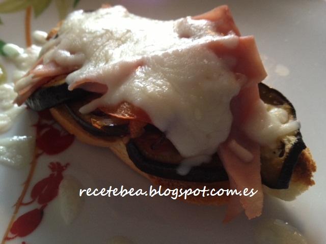 Tosta de berenjena gratinada Tosta de berenjena gratinada