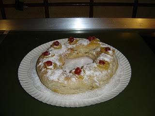 Roscón de hojaldre relleno de almendra