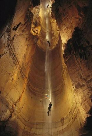La cueva de Krubera Voronya, la más profunda del mundo Cueva de Krubera Voronya 313x460 La cueva de Krubera Voronya, la más profunda del mundo