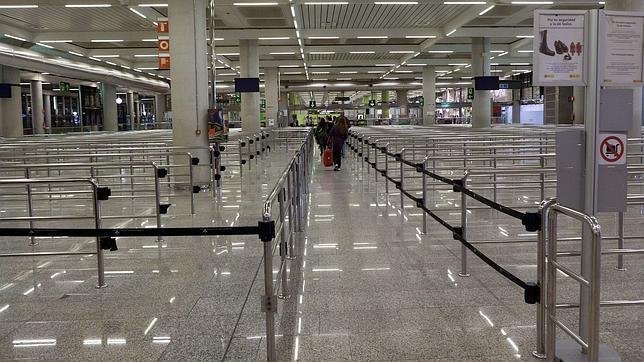 Video recoge el bofetón de embajadora egipcia a policía aeropuerto de lanarca, chipre