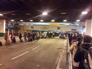 Atrapados en el tren esperando taxi