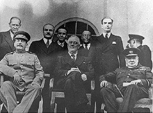 Stalin, Roosevelt y Churchill durante la Conferencia de Teherán (Wikimedia commons) Gevork Vartanian