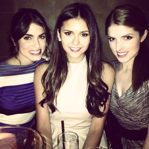 Nina Dobrev junto a Nikki Reed y Anna Kendrick Nina Dobrev junto a Nikki Reed y Anna Kendrick