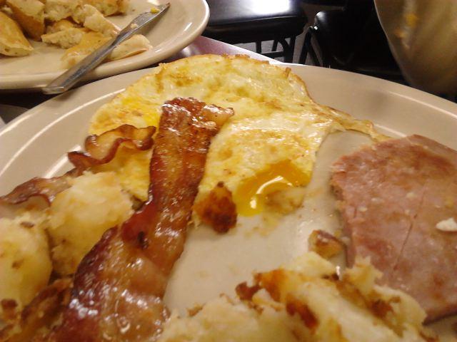 ¡No estaba muerto andaba de parranda! (Y un desayuno Americano) IMG_20121229_111353