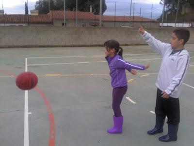 LA RELACIÓN DE LOS NIÑ@S CON AUTISMO Y SUS HERMAN@S. LA RELACIÓN DE LOS NIÑ@S CON AUTISMO Y SUS HERMAN@S.