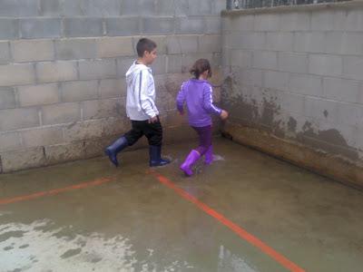 LA RELACIÓN DE LOS NIÑ@S CON AUTISMO Y SUS HERMAN@S. LA RELACIÓN DE LOS NIÑ@S CON AUTISMO Y SUS HERMAN@S.