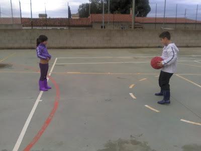 LA RELACIÓN DE LOS NIÑ@S CON AUTISMO Y SUS HERMAN@S. LA RELACIÓN DE LOS NIÑ@S CON AUTISMO Y SUS HERMAN@S.