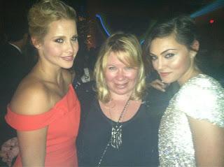 Nina Dobrev, Julie Plec, Claire Holt & Phoebe Tonkin en la fiesta de Warner Bros. & InStyle (After Party de los Globos de Oro)