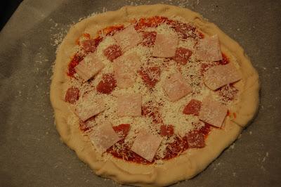 Cómo rellenar el borde la pizza: Pizza casera con el borde relleno de queso