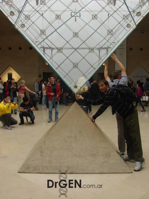 2012, el mejor año de la historia foto piramide louvre 2012, el mejor año de la historia