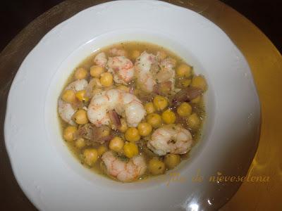 Gambones con garbanzos Gambones con garbanzos