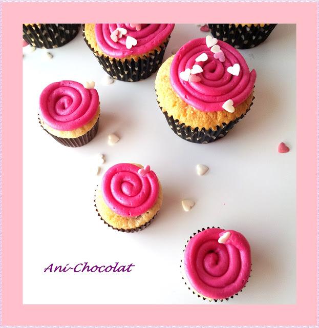 Cupcakes de leche condensada con frosting de frambuesa (de la buena) Cupcakes de leche condensada con frosting de frambuesa (de la buena)