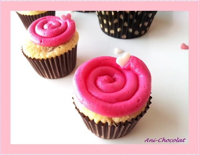 Cupcakes de leche condensada con frosting de frambuesa (de la buena) Cupcakes de leche condensada con frosting de frambuesa (de la buena)