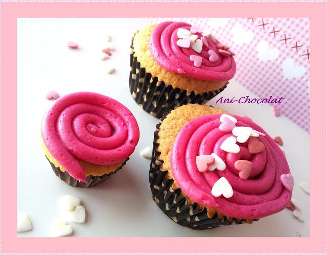 Cupcakes de leche condensada con frosting de frambuesa (de la buena) Cupcakes de leche condensada con frosting de frambuesa (de la buena)