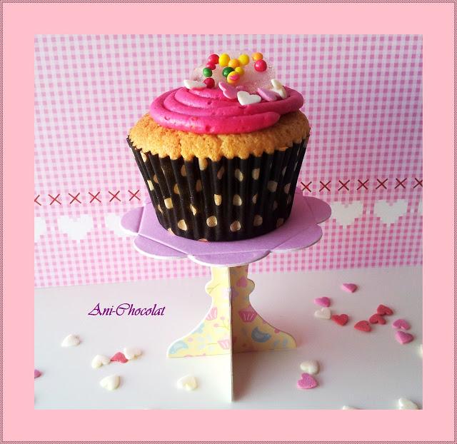 Cupcakes de leche condensada con frosting de frambuesa (de la buena) Cupcakes de leche condensada con frosting de frambuesa (de la buena)