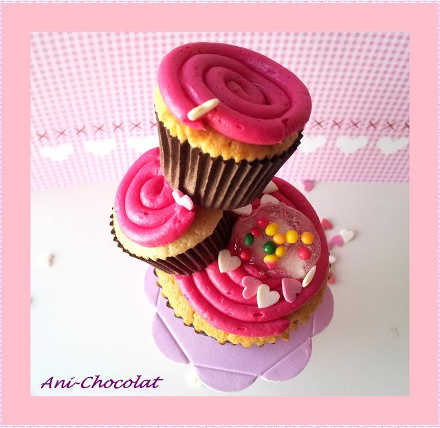 Cupcakes de leche condensada con frosting de frambuesa (de la buena) Cupcakes de leche condensada con frosting de frambuesa (de la buena)