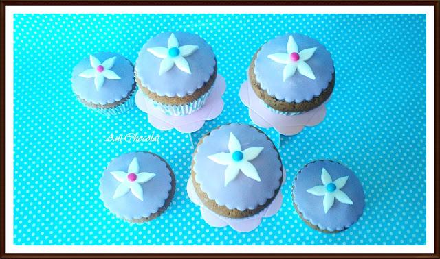 Cupcakes de cacao con fondant Cupcakes de cacao con fondant