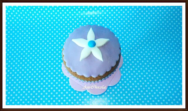 Cupcakes de cacao con fondant Cupcakes de cacao con fondant