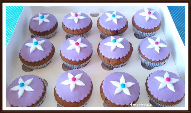 Cupcakes de cacao con fondant Cupcakes de cacao con fondant