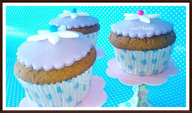 Cupcakes de cacao con fondant Cupcakes de cacao con fondant