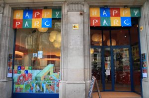 happy Disfrutar de las rebajas con niños