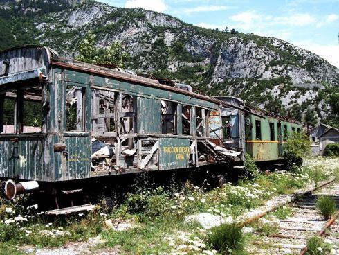 Estación de Canfranc (Huesca) Tren_abandonado_en_la_Estacion_Internacional_de_Canfranc