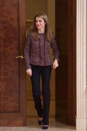 Dña. Letizia recibió a la Asociación Semilla para la Integración Social. Su look Dña. Letizia recibió a la Asociación Semilla para la Integración Social. Su look