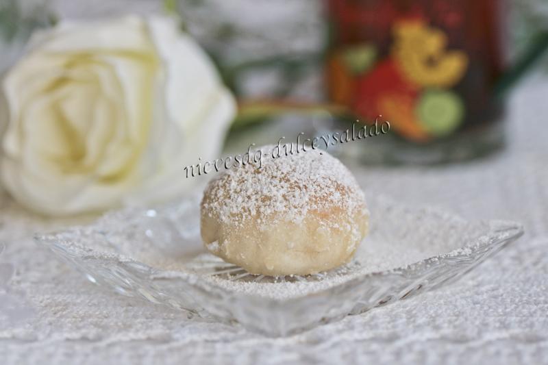 BOLLITOS RELLENOS DE DULCE DE MEMBRILLO BOLLITOS RELLENOS DE DULCE DE MEMBRILLO