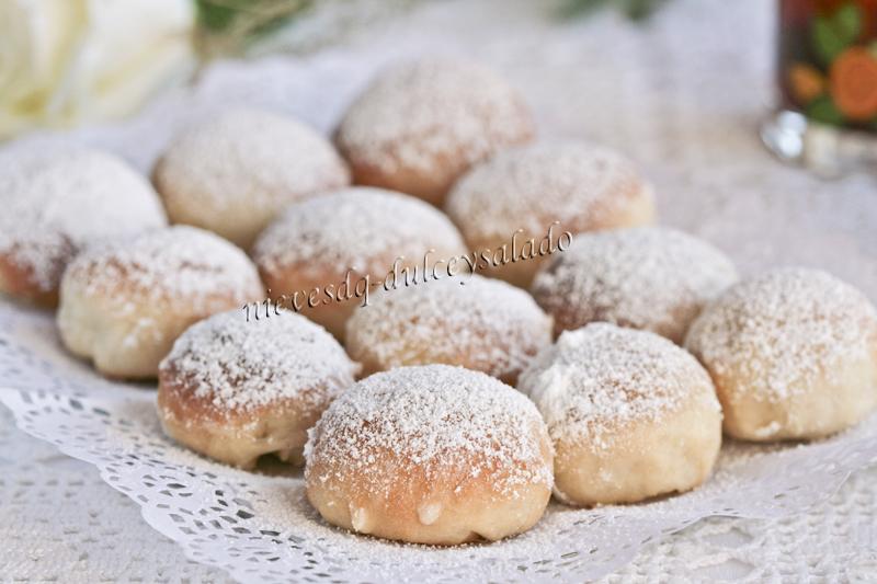 BOLLITOS RELLENOS DE DULCE DE MEMBRILLO BOLLITOS RELLENOS DE DULCE DE MEMBRILLO