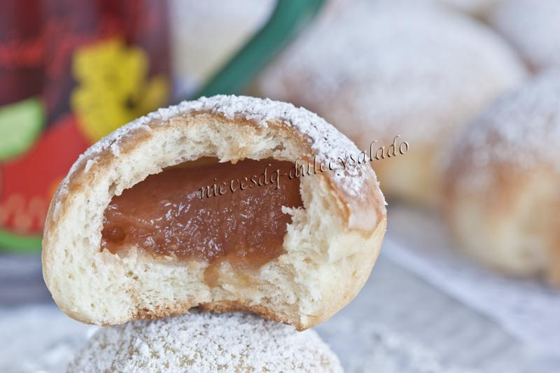 BOLLITOS RELLENOS DE DULCE DE MEMBRILLO BOLLITOS RELLENOS DE DULCE DE MEMBRILLO