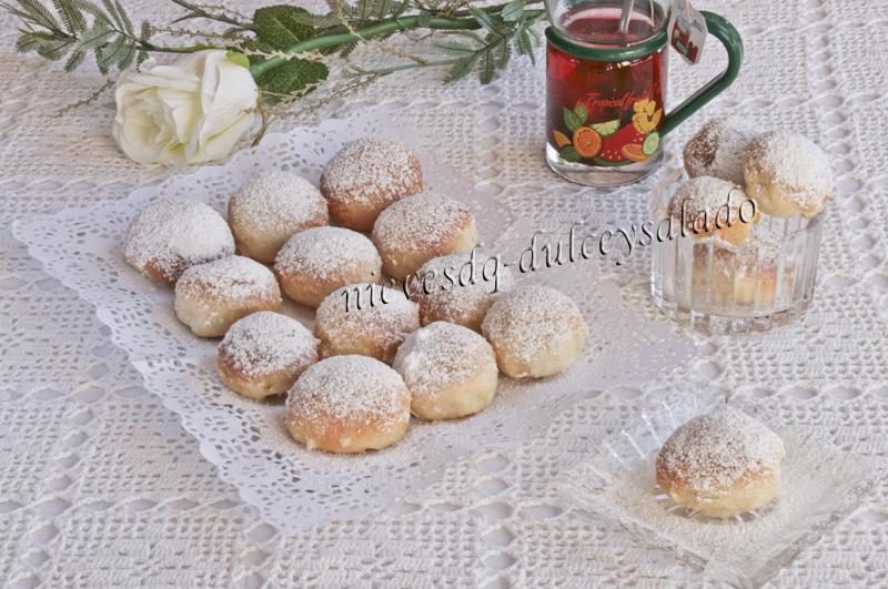 BOLLITOS RELLENOS DE DULCE DE MEMBRILLO BOLLITOS RELLENOS DE DULCE DE MEMBRILLO