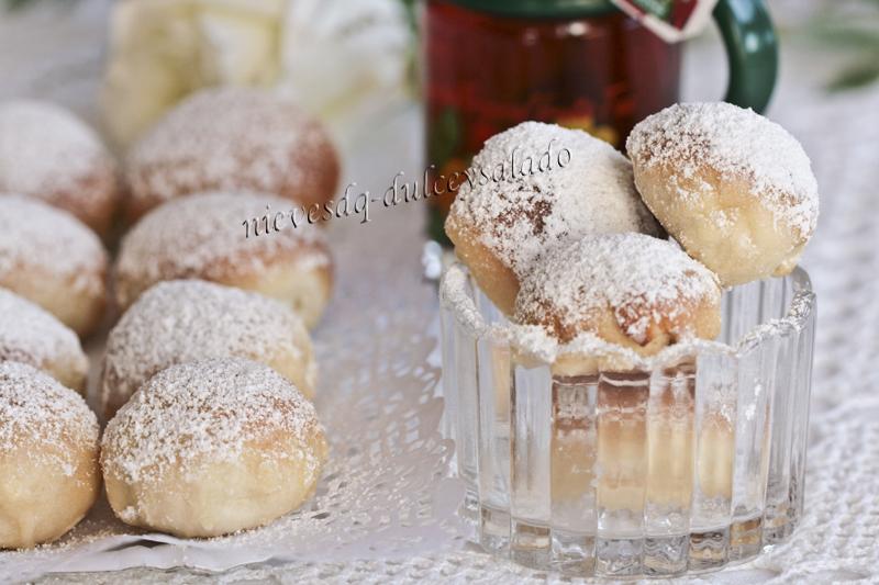 BOLLITOS RELLENOS DE DULCE DE MEMBRILLO BOLLITOS RELLENOS DE DULCE DE MEMBRILLO