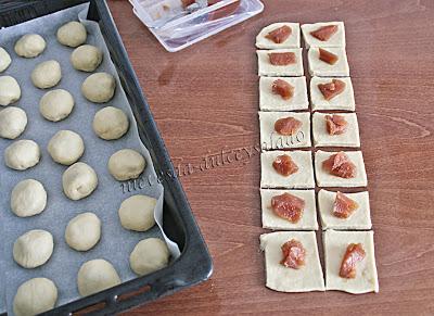 BOLLITOS RELLENOS DE DULCE DE MEMBRILLO BOLLITOS RELLENOS DE DULCE DE MEMBRILLO