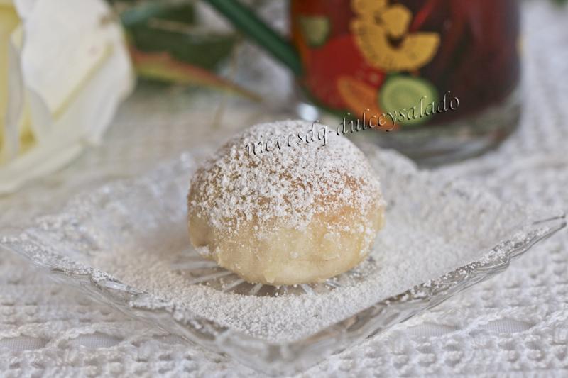 BOLLITOS RELLENOS DE DULCE DE MEMBRILLO BOLLITOS RELLENOS DE DULCE DE MEMBRILLO