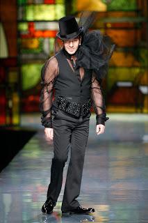 John Galliano regresa al mundo de la moda con el apoyo de Oscar de la Renta